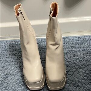 SCHUTZ Cream Heeled Boots
